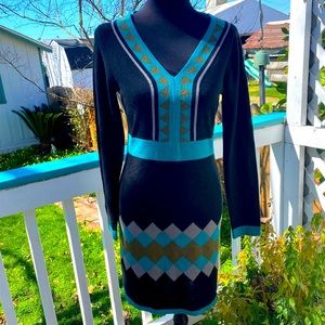 ROZ & ALI Sweater Dress. So pretty and feminine. V-Neck w/ long sleeves.🍃